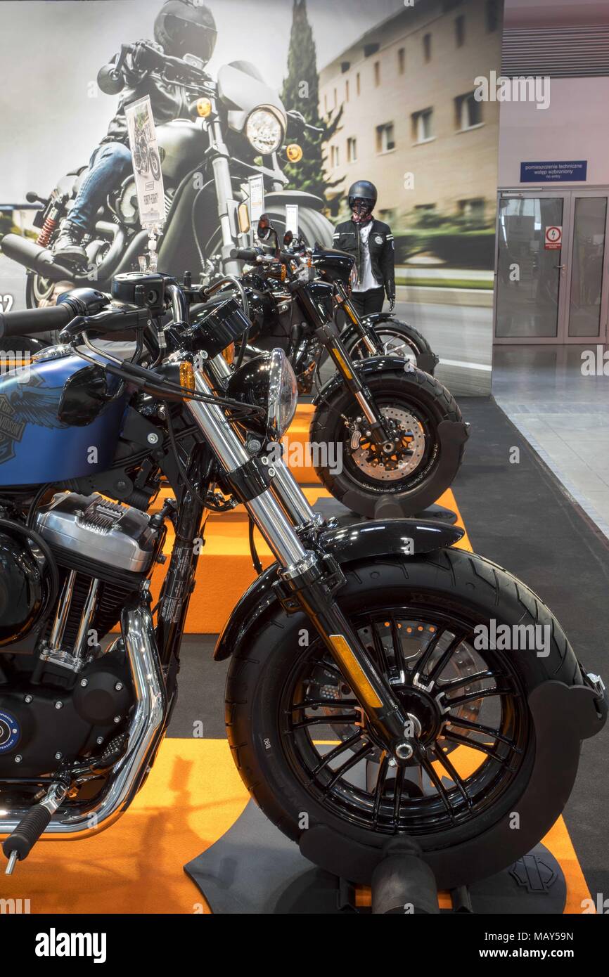 Poznan, Pologne, Grande Pologne. 5ème apr 2018. Poznan Motor Show 2018 est le plus grand de l'automobile en France et le quatrième en Europe. L'édition de cette année présente des véhicules en quatre salons : auto, moto, caravaning, camion et s'est tenu sous le slogan ''otorization de demain''. À la foire, vous pouvez voir plus de 60 premières mondiales de l'automobile, les concept cars et une vision de l'avenir de l'automobile par les concepteurs et les ingénieurs. Credit : Dawid Tatarkiewicz/ZUMA/Alamy Fil Live News Banque D'Images