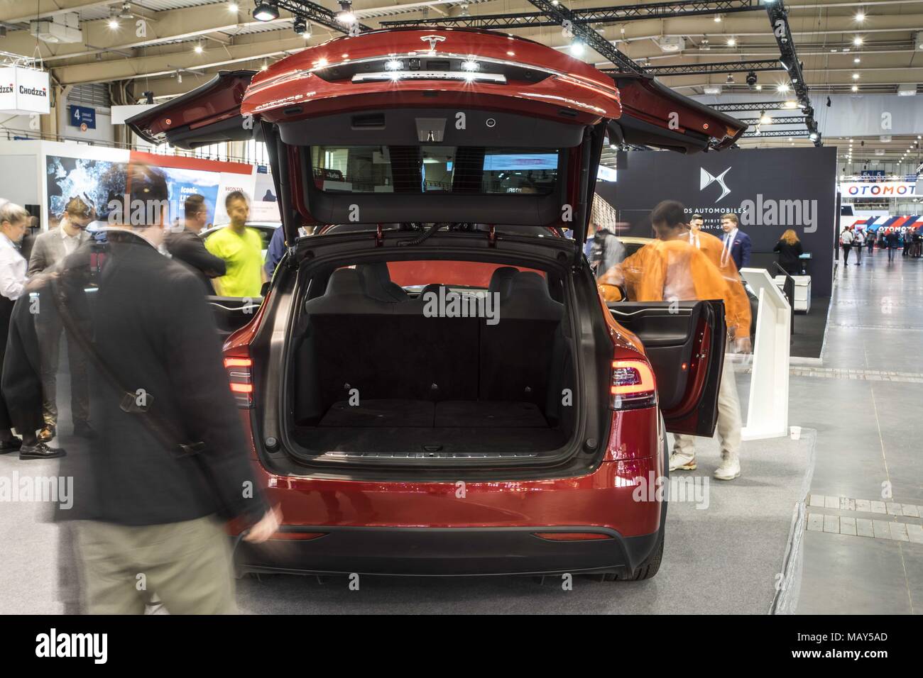 Poznan, Pologne, Grande Pologne. 5ème apr 2018. Poznan Motor Show 2018 est le plus grand de l'automobile en France et le quatrième en Europe. L'édition de cette année présente des véhicules en quatre salons : auto, moto, caravaning, camion et s'est tenu sous le slogan ''otorization de demain''. À la foire, vous pouvez voir plus de 60 premières mondiales de l'automobile, les concept cars et une vision de l'avenir de l'automobile par les concepteurs et les ingénieurs. Credit : Dawid Tatarkiewicz/ZUMA/Alamy Fil Live News Banque D'Images