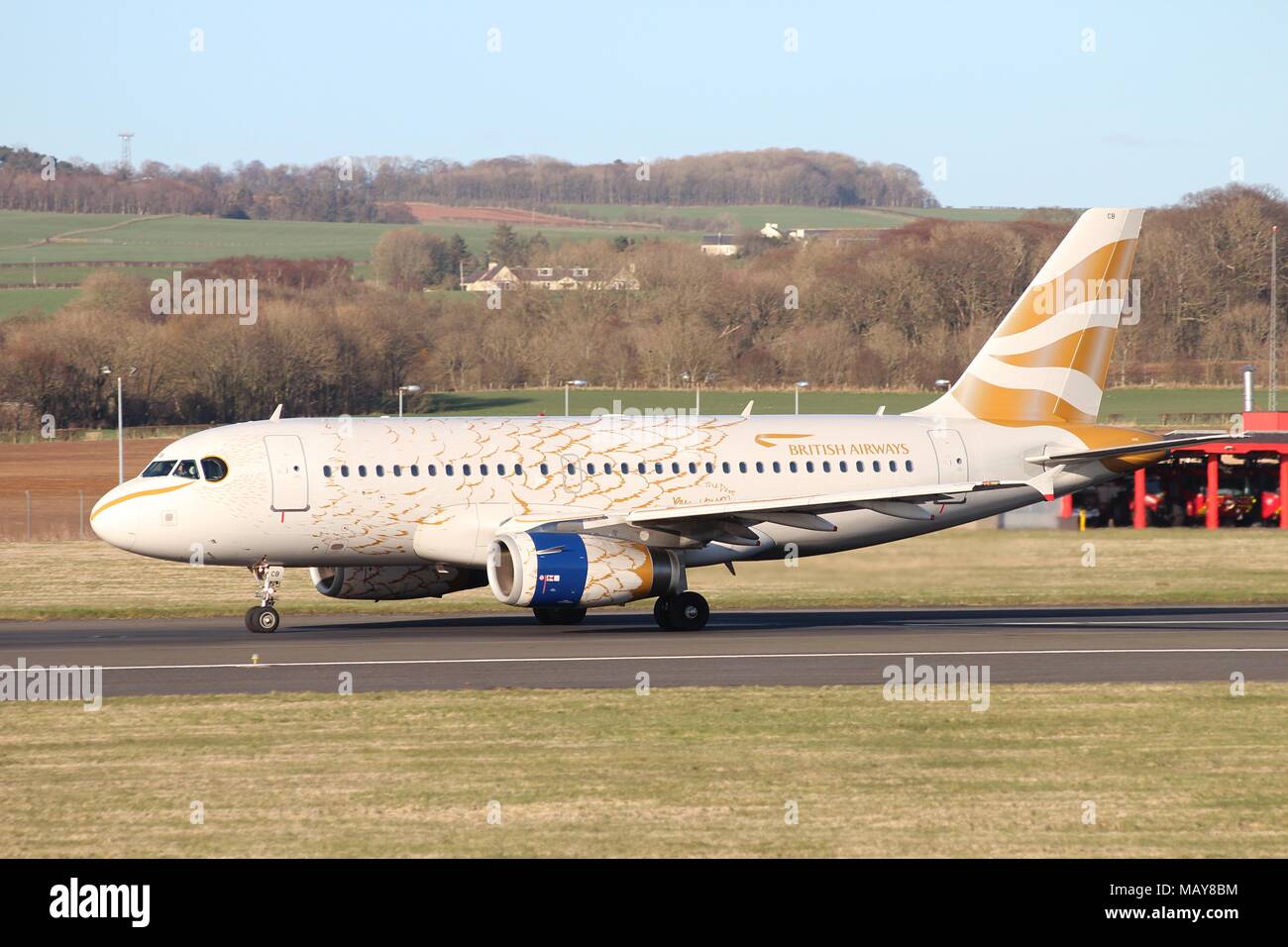 G-DBCB, un Airbus A319-131 exploité par British Airways, dans 'La colombe' de couleurs spéciales, à l'aéroport de Prestwick en Ayrshire. Banque D'Images