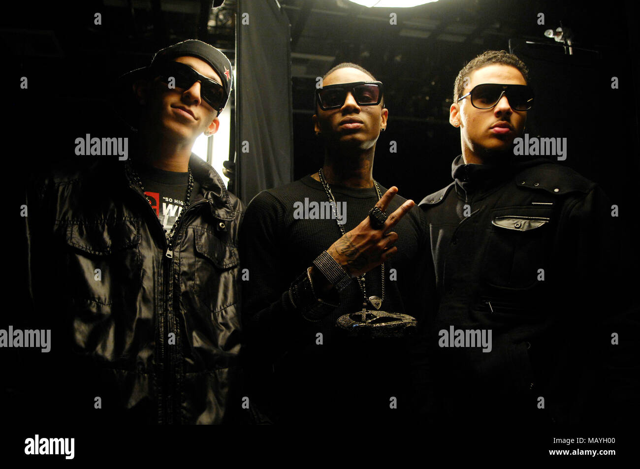 Rappeurs, Khleo Thomas, Deandre Way aka Soulja Boy et Quincy Brown sur le plateau de Soulja Boy Tell 'Em All Black 'Tout' musique vidéo le 11 février 2010 à Los Angeles, Californie. Banque D'Images