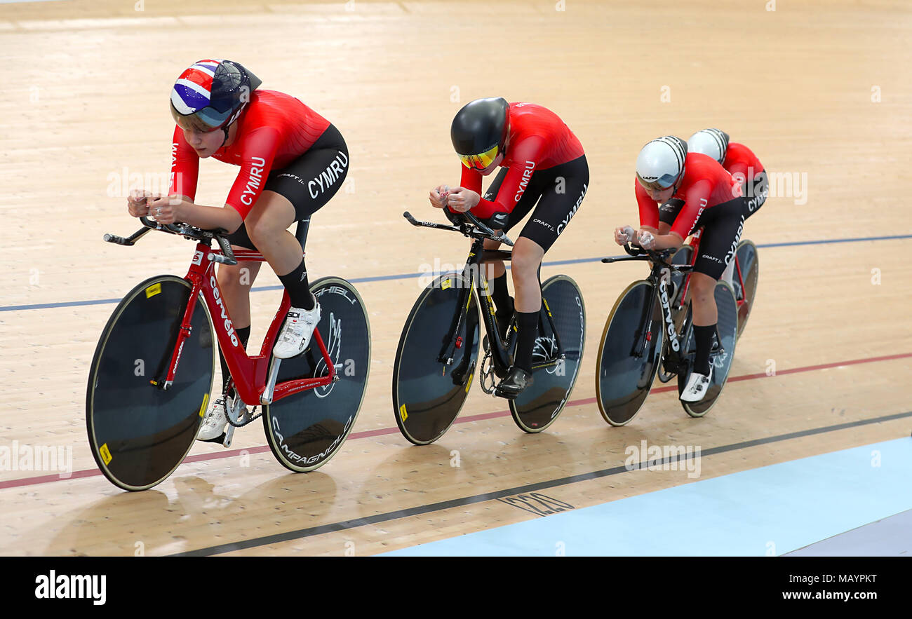 Pays de Galles' Megan Barker, Ciara Horne, Manon Lloyd et Jessica Roberts concurrence dans le Women's 4000 m Poursuite par équipe à l'Anna Meares admissible au cours de la première journée du vélodrome les 2018 Jeux du Commonwealth à la Gold Coast, Australie. Banque D'Images