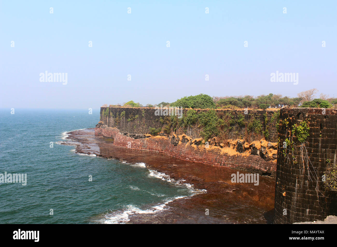 fort de Suvarndurg, bastion du dos et mer arabe, Fateghad, Kokan. Suvarnadurg ou Golden fort est situé entre Mumbai et Goa sur une petite île Banque D'Images