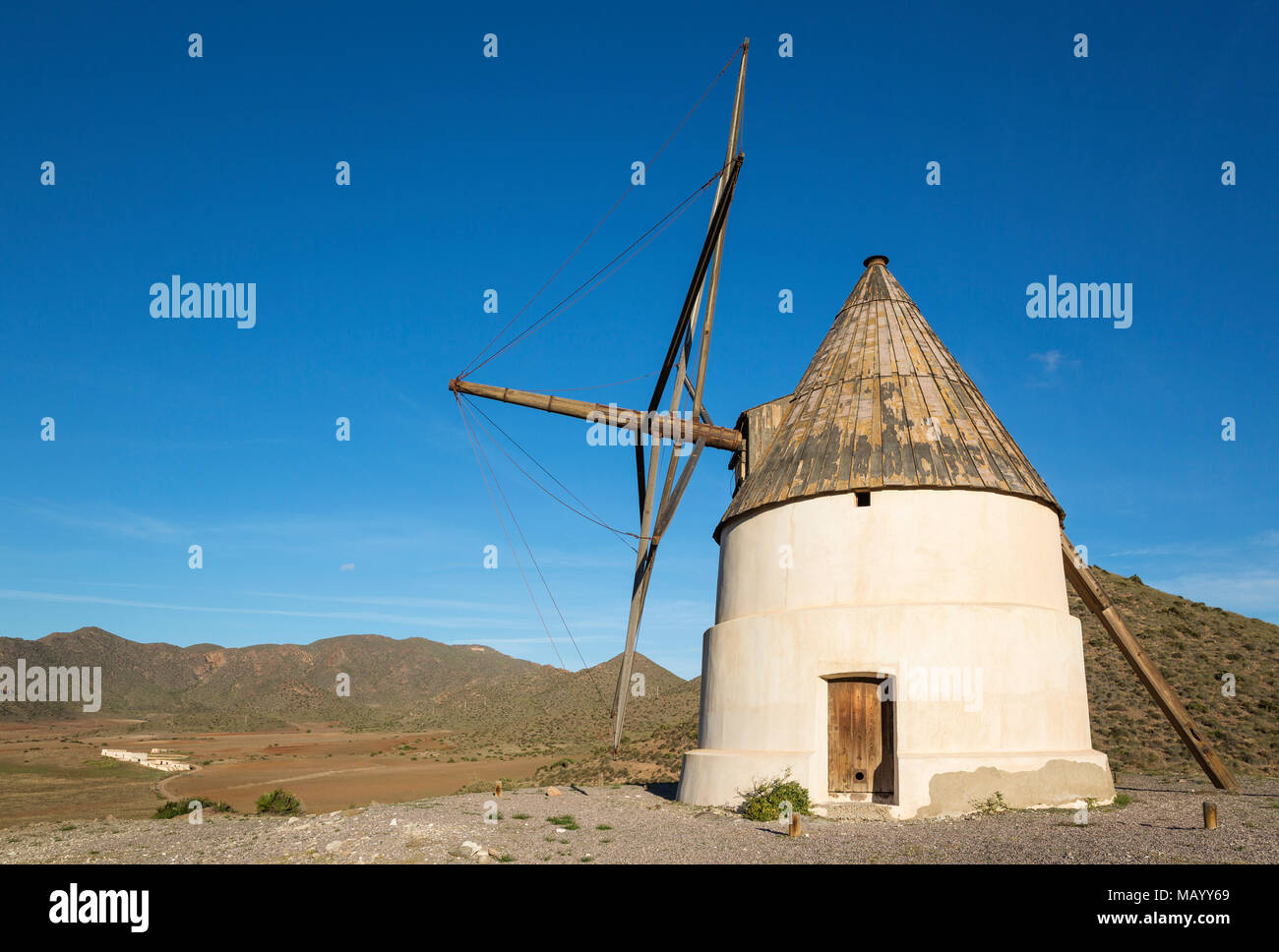 Le moulin Molino del Collado de los Genoveses, réserve naturelle de Cabo de Gata-Nijar, la province d'Almeria, Andalousie, Espagne Banque D'Images