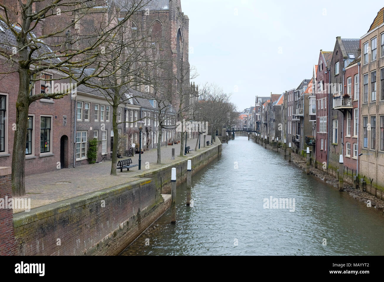 Vieux canal maisons de Dordrecht, Pays-Bas Banque D'Images