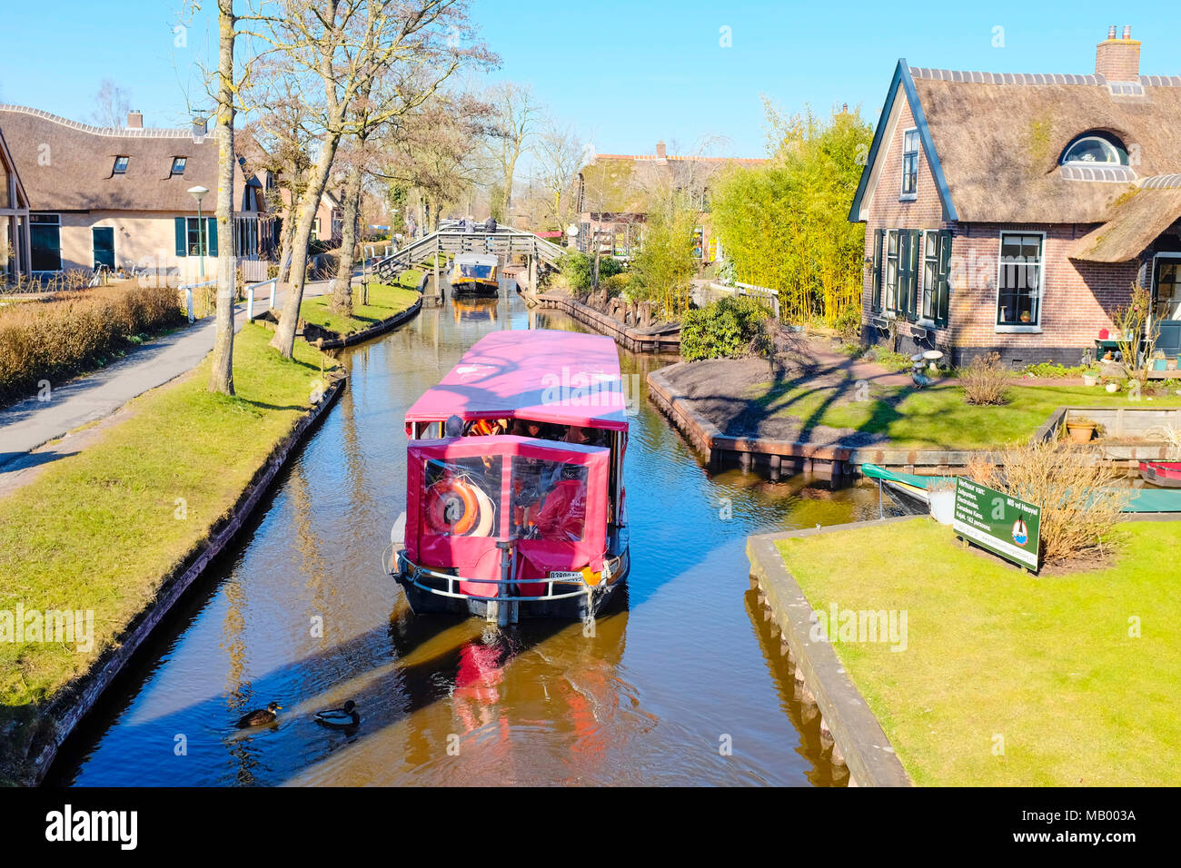 Giethoorn Village - Les Pays-Bas, également connu comme la Venise de la Hollande. Banque D'Images