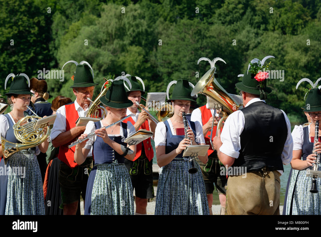 Le brass band portant des costumes traditionnels, Schliersee, Haute-Bavière, Bavière, Allemagne Banque D'Images