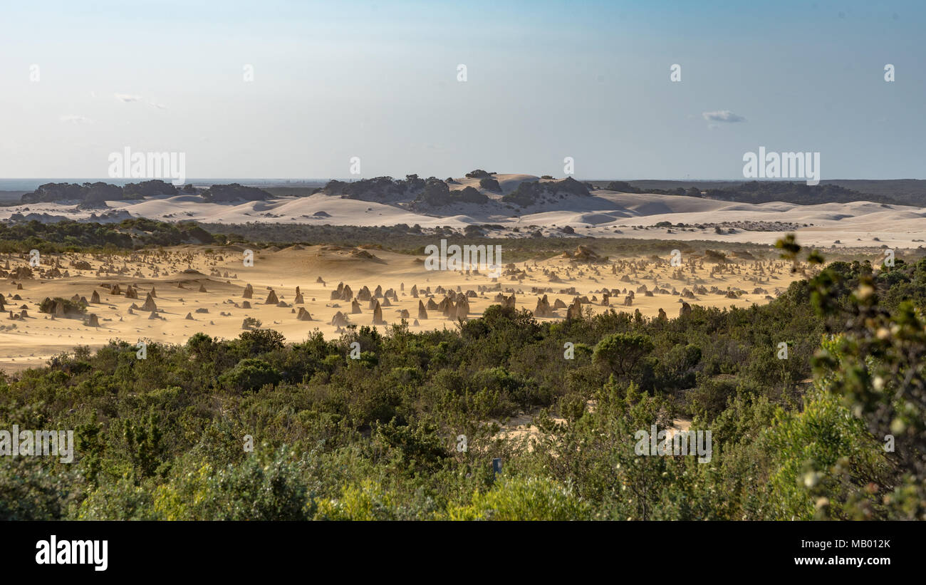 Au-dessus de dunes de sable aux Pinnacles, Australie Banque D'Images