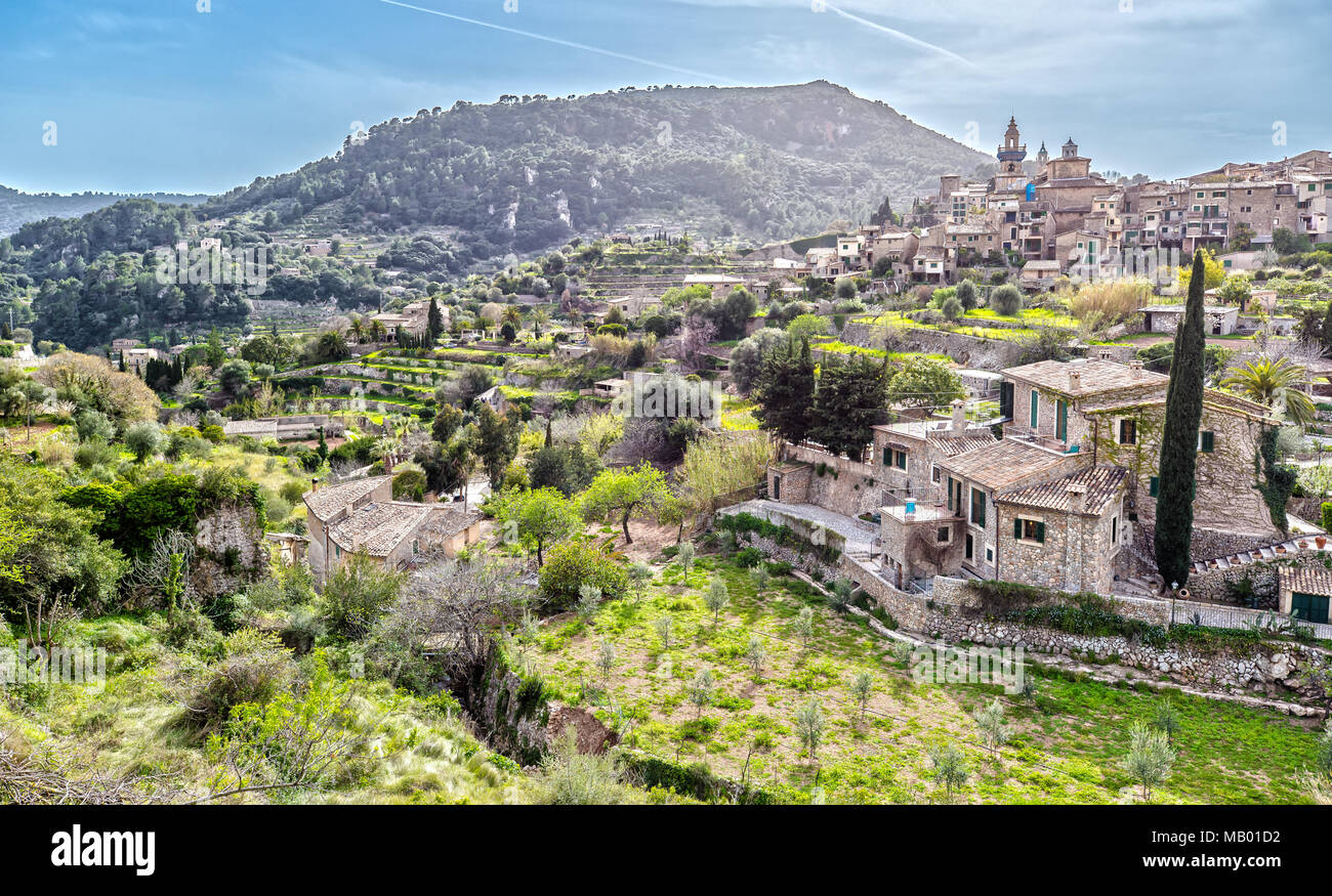 Vue panoramique de Valldemossa dans les montagnes de Tramuntana à Majorque Banque D'Images