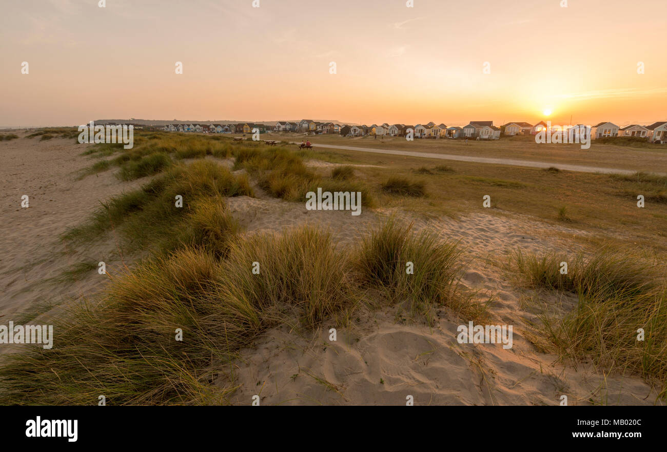 Les cabanes de plage à Mudeford dans le Dorset. Banque D'Images