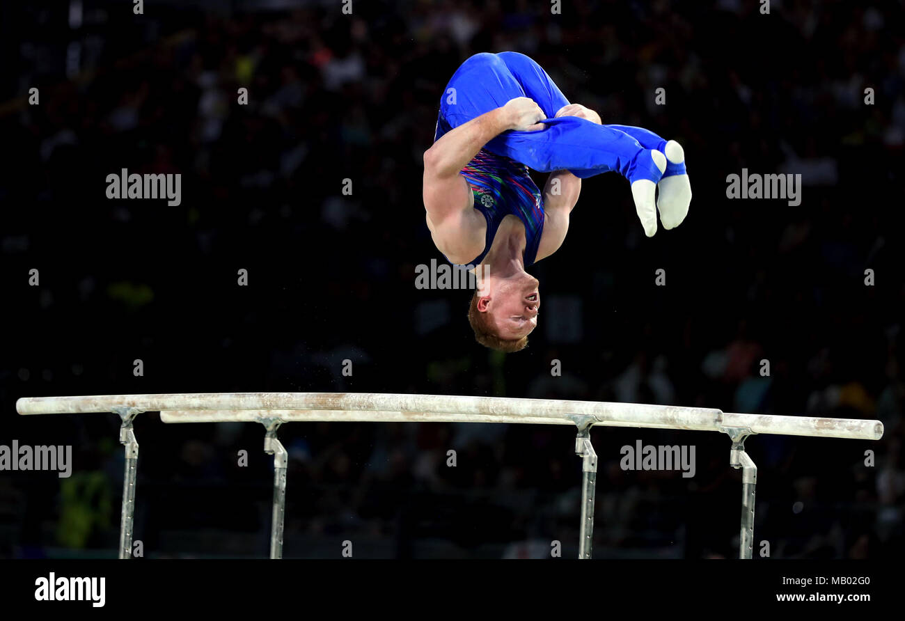 Scotland's Daniel Purvis aux barres parallèles lors des épreuves de gymnastique, la compétition par équipe à la finale Coomera Indoor Sports Center au cours de la première journée de la 2018 Jeux du Commonwealth à la Gold Coast, en Australie. Banque D'Images