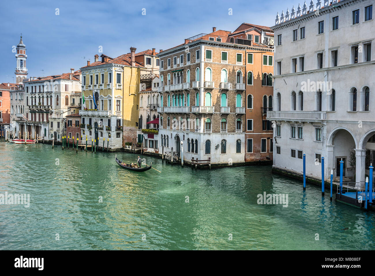 Le Rialto sur le Grand Canal à Venise Banque D'Images
