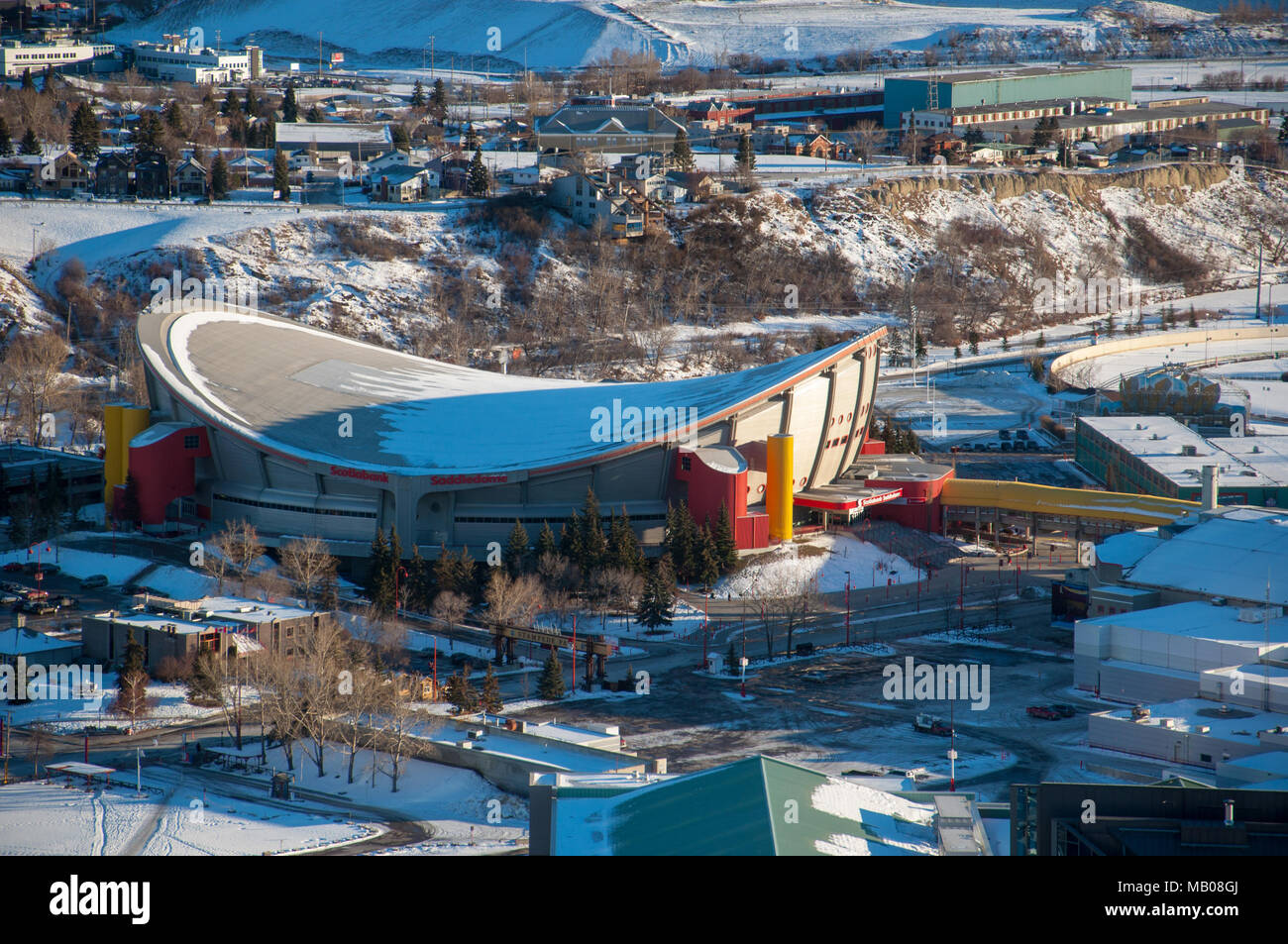 Scotiabank Saddledome, anciennement l'Olympic Saddledome. Il était en train de construire en 1983 pour remplacer le Stampede Corral comme l'accueil des Flames de Calgary d'e Banque D'Images