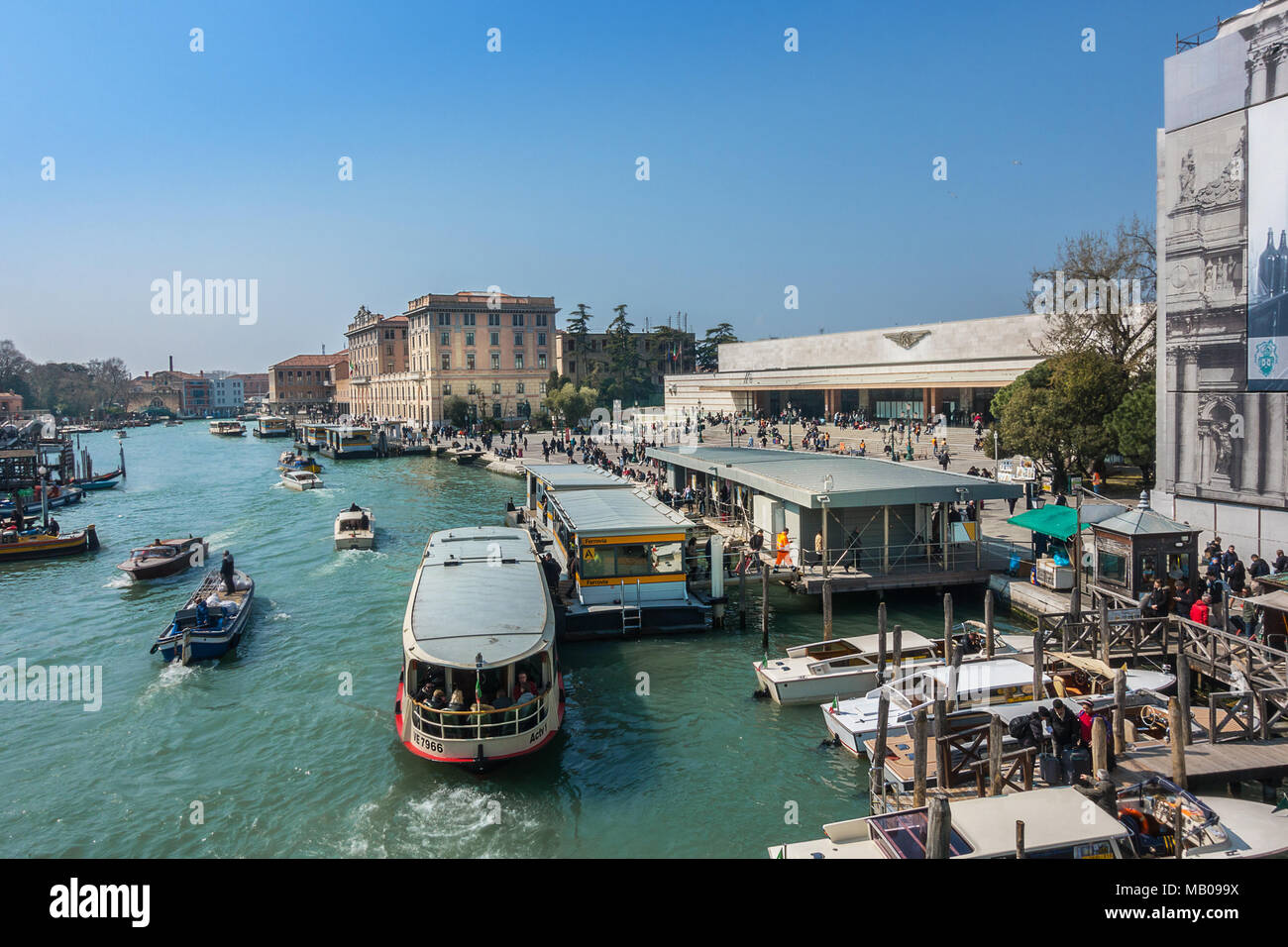 Gare De Venise Santa Lucia Banque De Photographies Et D images Haute gare-de-venise-santa-lucia-banque-de-photographies-et-d-images-haute