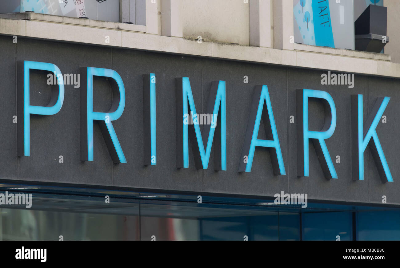 Primark clothes store boutique sign logo. Banque D'Images