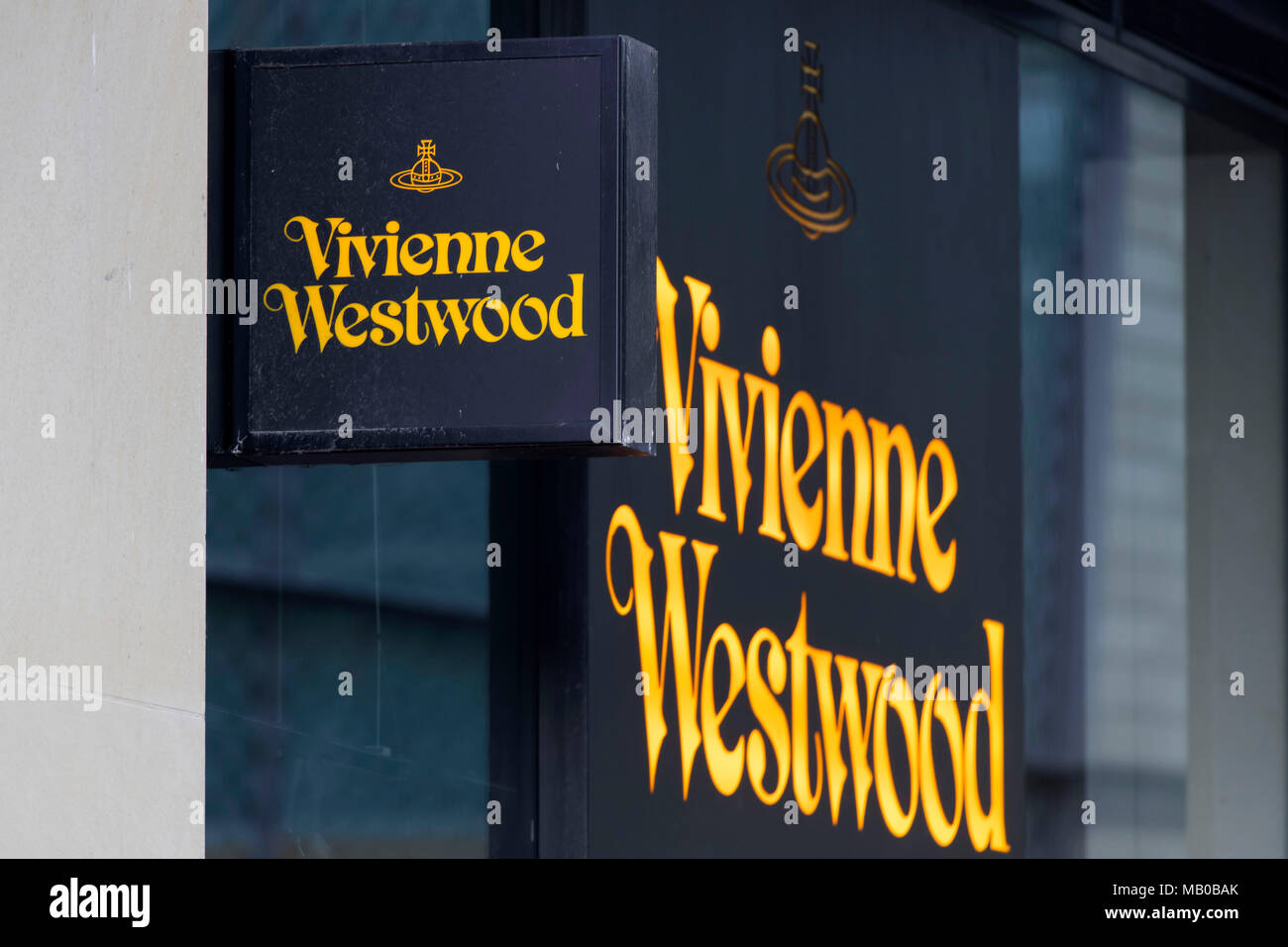 Vivienne Westwood fashion store logo signe. Banque D'Images