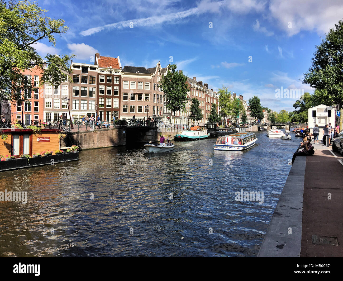 Une vue sur un canal à Amsterdam près de Anne Franks home Banque D'Images