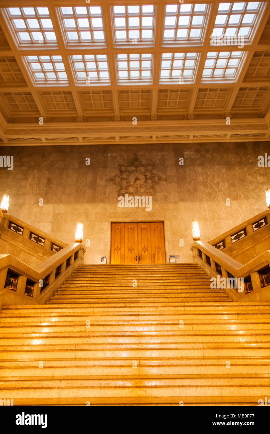 Le Japon, Honshu, Tokyo, Ueno Park, Musée National de Tokyo, Honkan Hall, escalier intérieur Banque D'Images