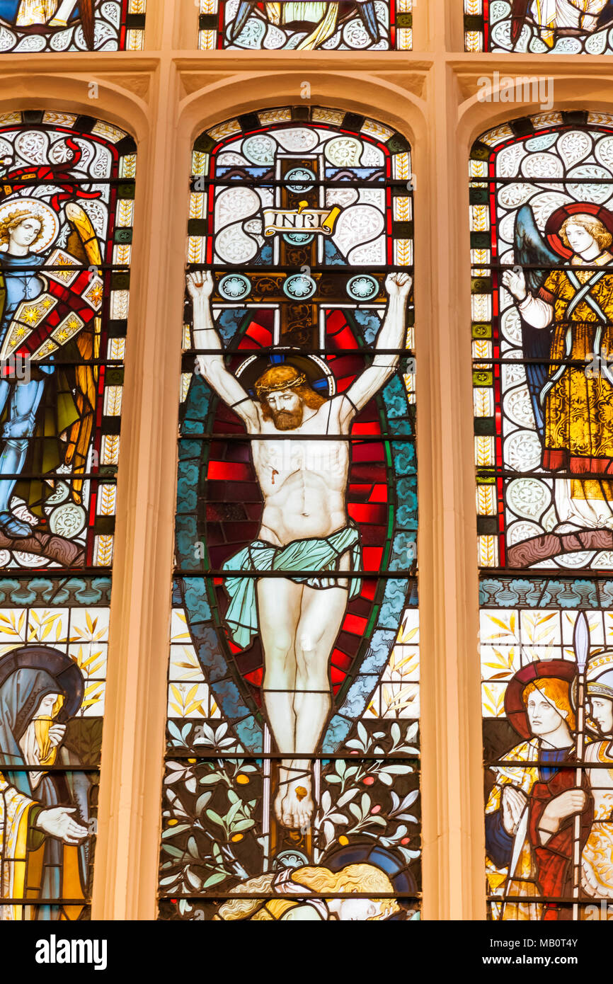 L'Angleterre, Londres, la ville, l'église St Andrew Undershaft, vitrail représentant la crucifixion du Christ Banque D'Images