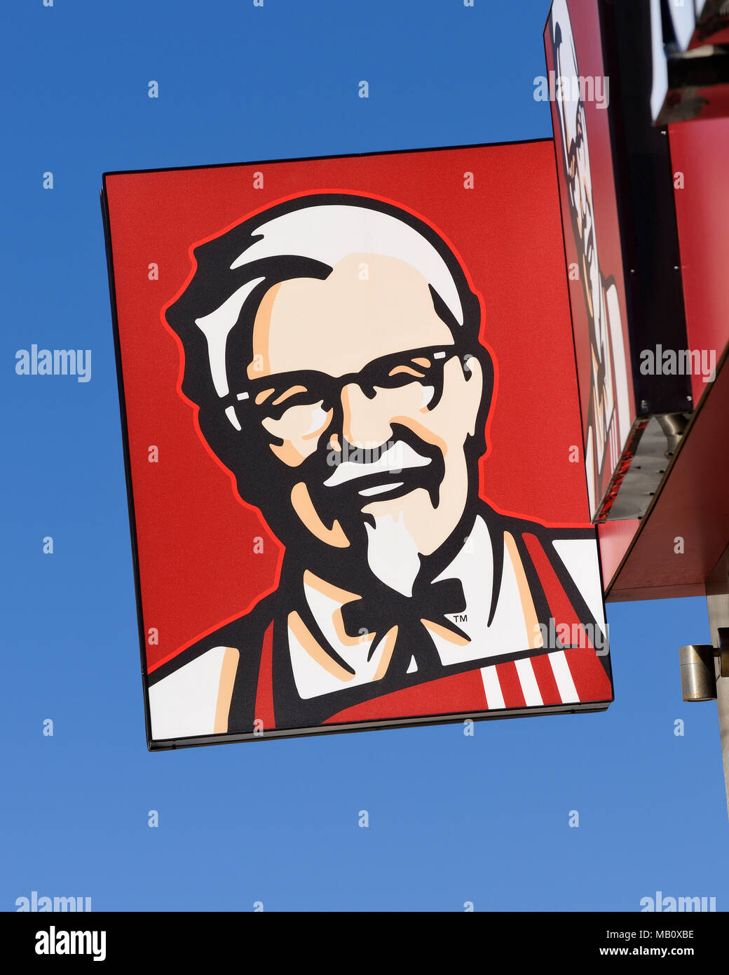 KFC Kentucky Fried Chicken signe sur l'un de ses restaurants d'alimentation rapide, Belgrade, Serbie Banque D'Images