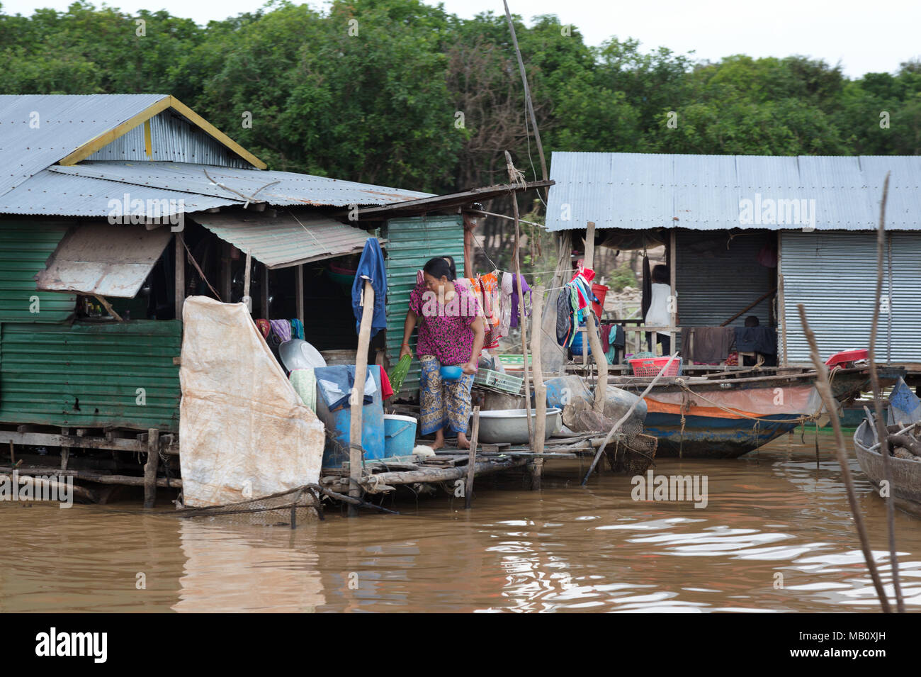 Le lac Tonlé Sap - village flottant avec des maisons flottantes et les bateaux-maison, Tonle Sap, Kampong Khleang, Cambodge Asie Banque D'Images