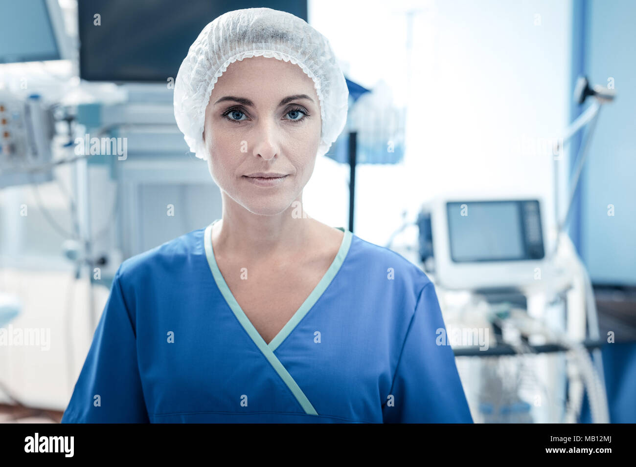 Nice sérieux femme travaillant à l'hôpital Banque D'Images