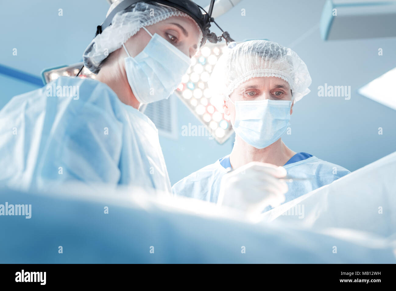 Smart professionnel doctors working together Banque D'Images