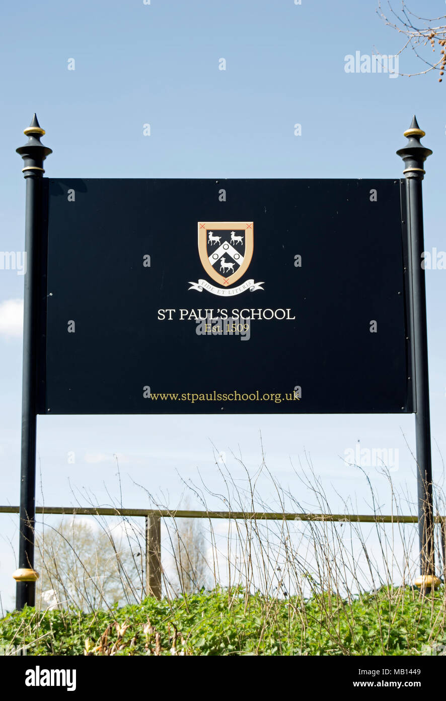 Signer avec le crest pour St Paul's school, Barnes, Londres, Angleterre Banque D'Images