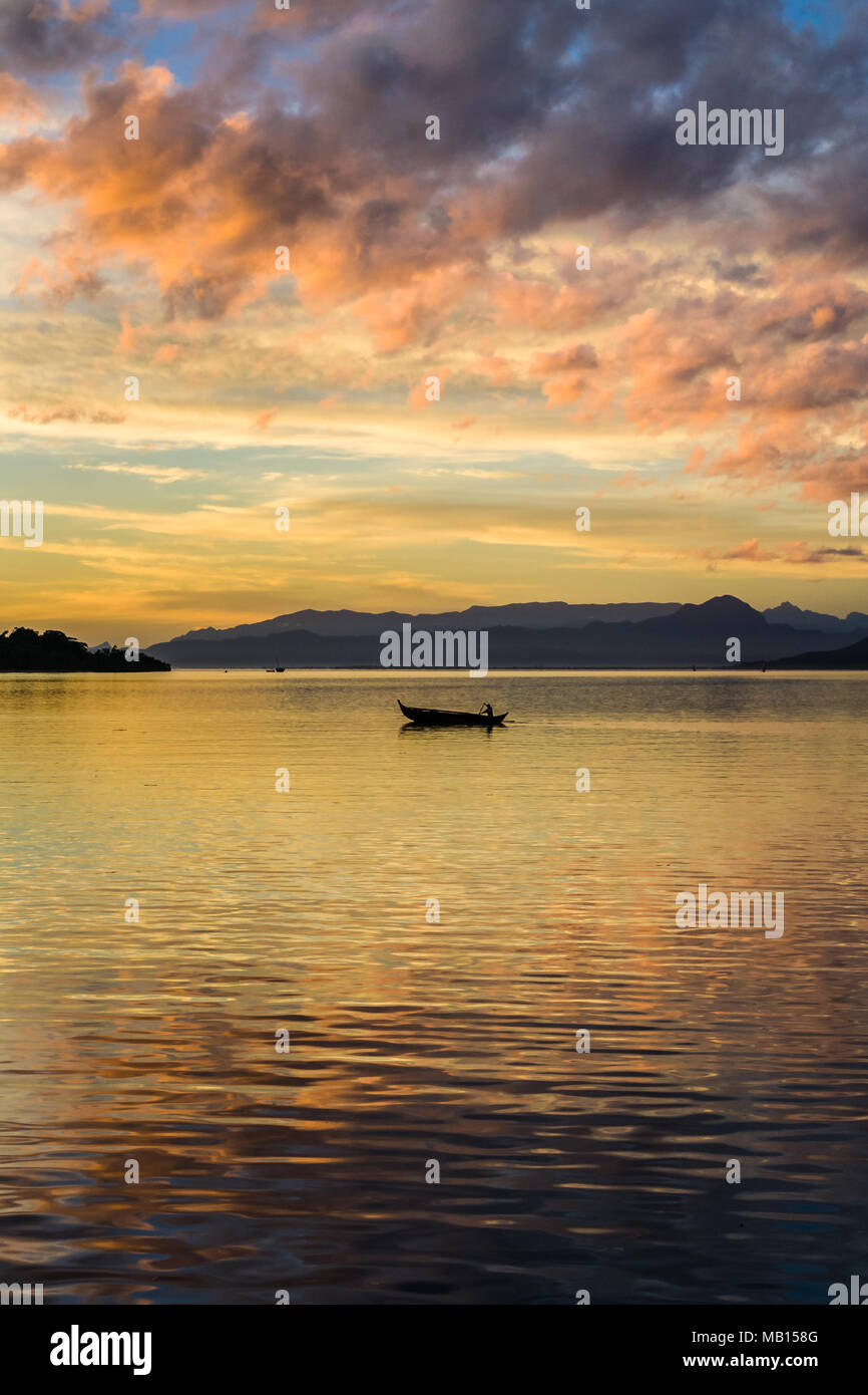 Cloudscape au lever du soleil près de Nosy Be, Madagascar Banque D'Images