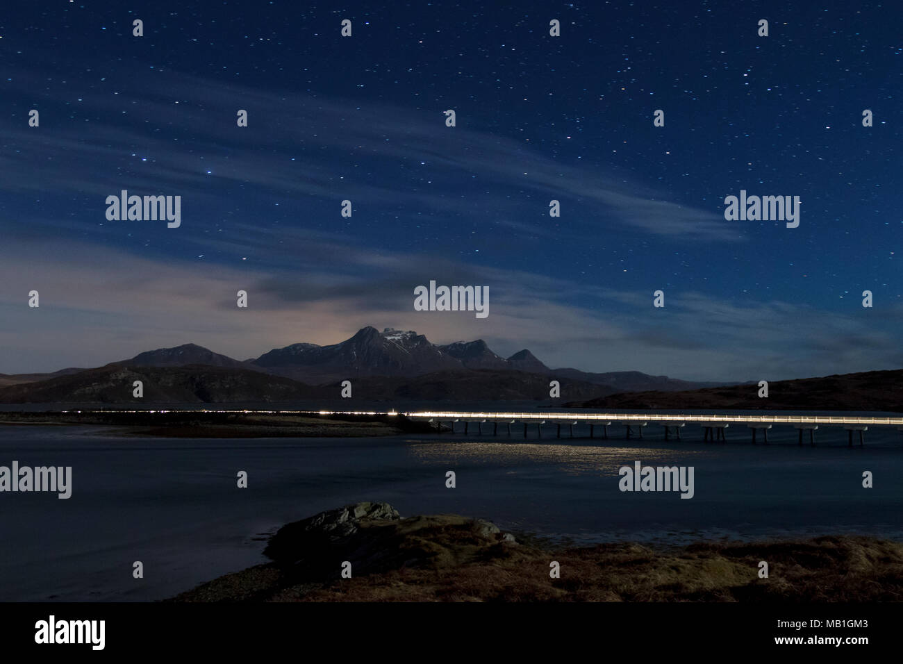 Kyle de langue maternelle et de Causeway la nuit, Sutherland Banque D'Images