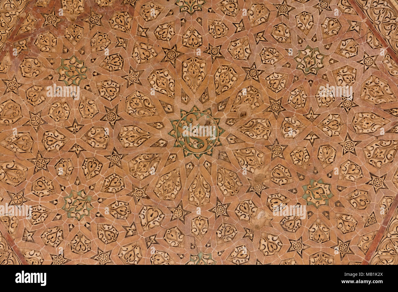 Détail de galeries en stuc de mausolée d'Uljaytu, Sultaniyya, Iran Banque D'Images