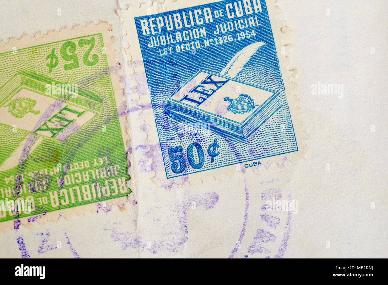 Meubles anciens timbres cubains avec marques postales. Historique Vintage la philatélie. Postal. Hobby Banque D'Images