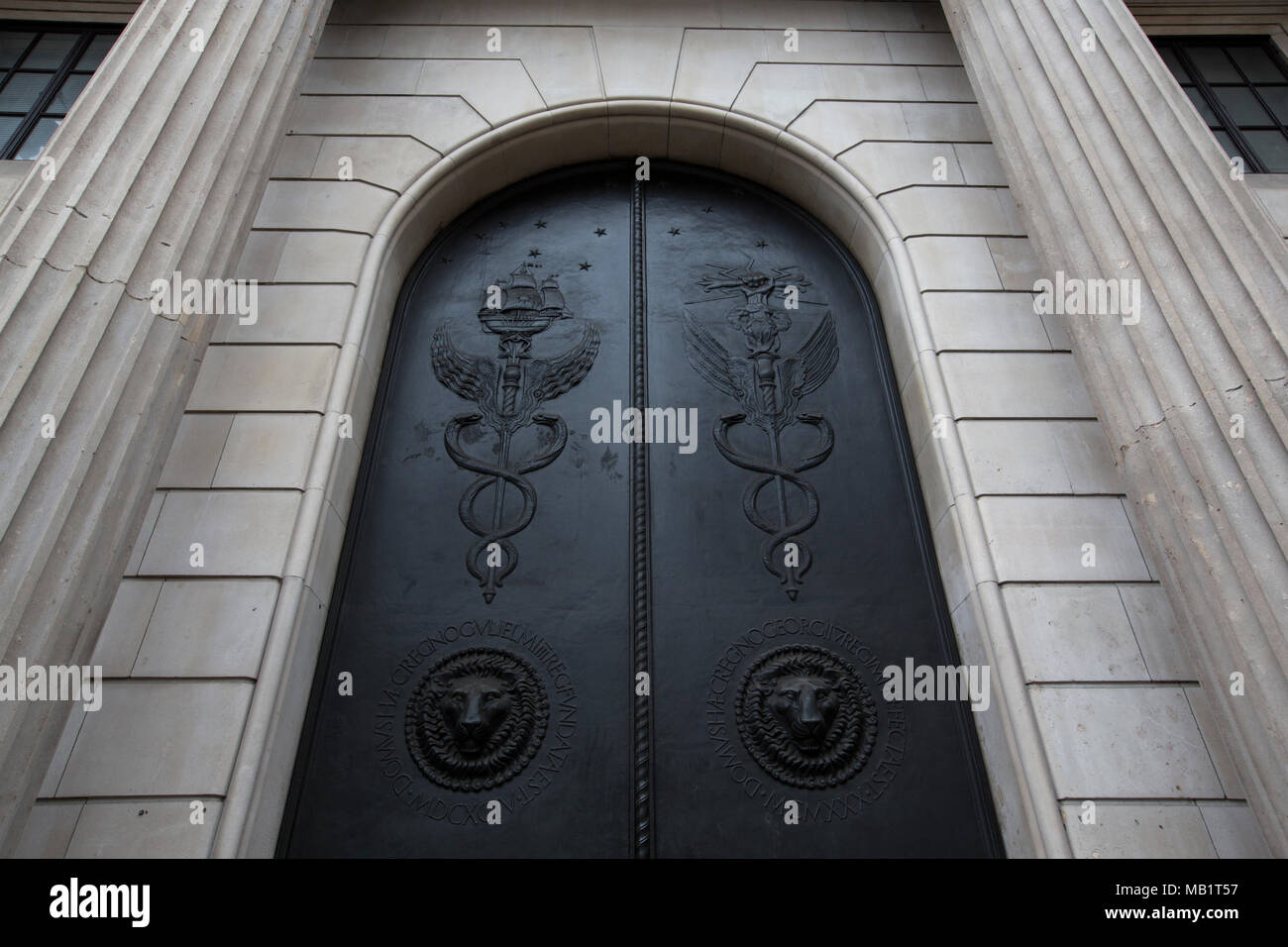 Les portes de la banque d'Angleterre, Threadneedle Street, la lutte anti-terroriste au Pays de Galles par des portes en génie-cyrus-RW Group et Rhino Portes, Ville de London Banque D'Images