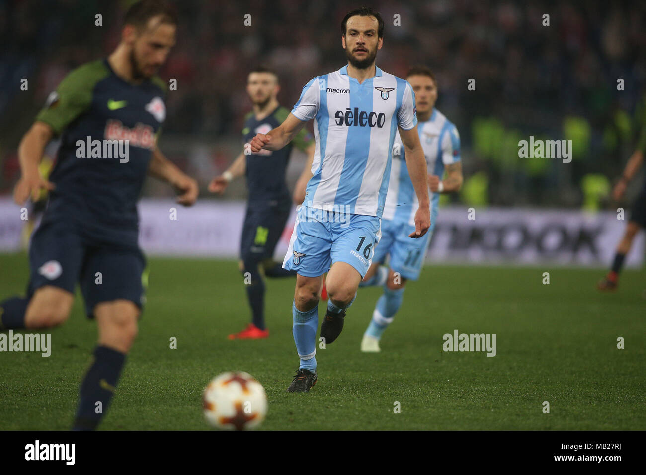 05.04.2018. Stadio Olimpico, Rome, Italie. Ligue de l'Uefa SS Lazio vs FC Salzburg.MARCO PAROLO (LAZ) en action pendant le match S.S. Lazio vs Salzburg au Stadio Olimpico à Rome. Banque D'Images
