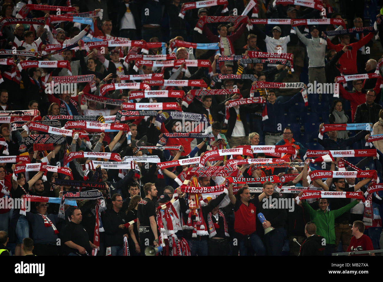 05.04.2018. Stadio Olimpico, Rome, Italie. Ligue de l'Uefa SS Lazio vs FC Salzbourg Salzbourg partisans.en action pendant le match S.S. Lazio vs Salzburg au Stadio Olimpico à Rome. Banque D'Images