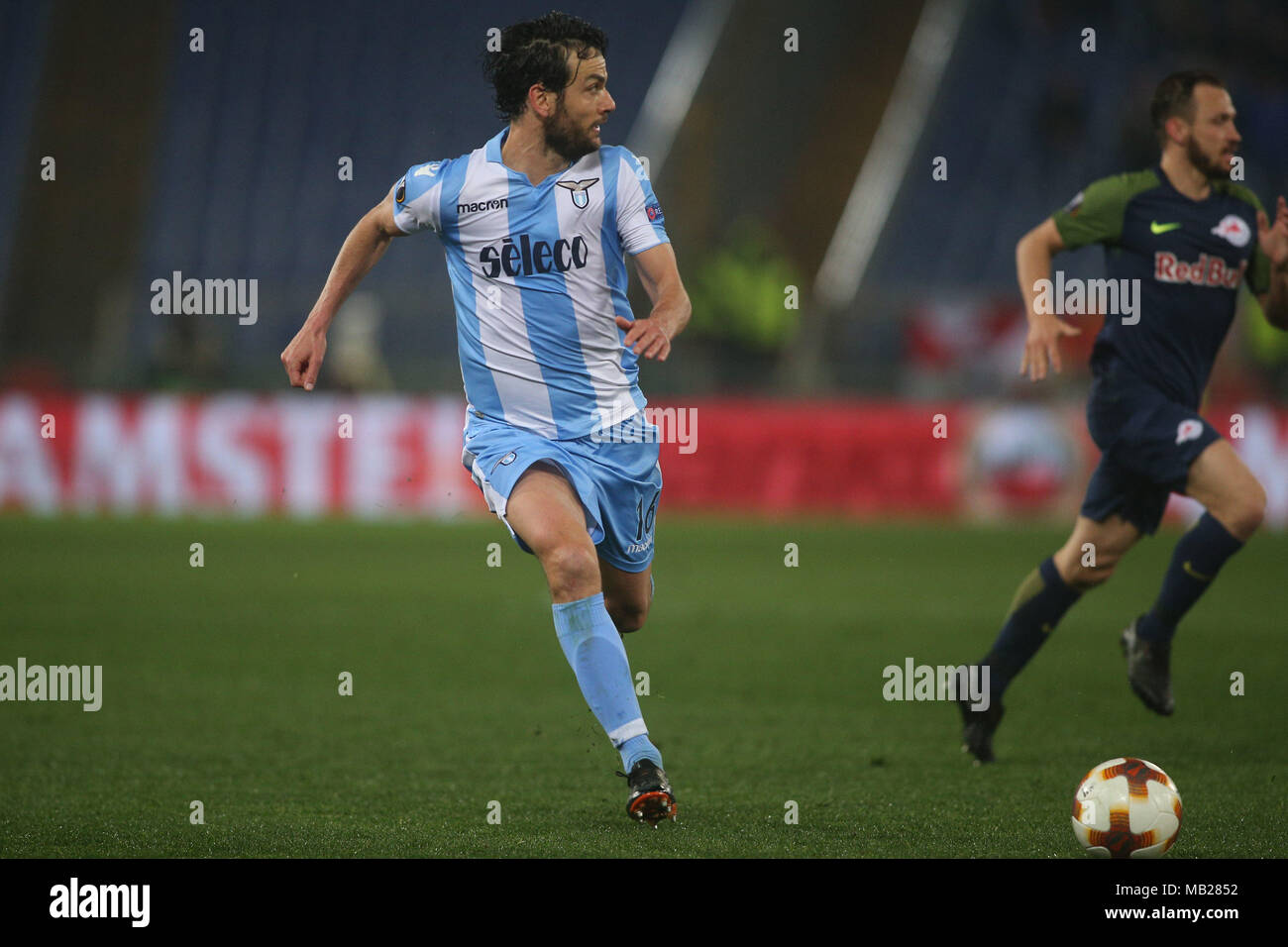 05.04.2018. Stadio Olimpico, Rome, Italie. Ligue de l'Uefa SS Lazio vs FC Salzburg. Marco Parolo en action pendant le match S.S. Lazio vs Salzburg au Stadio Olimpico à Rome. Banque D'Images