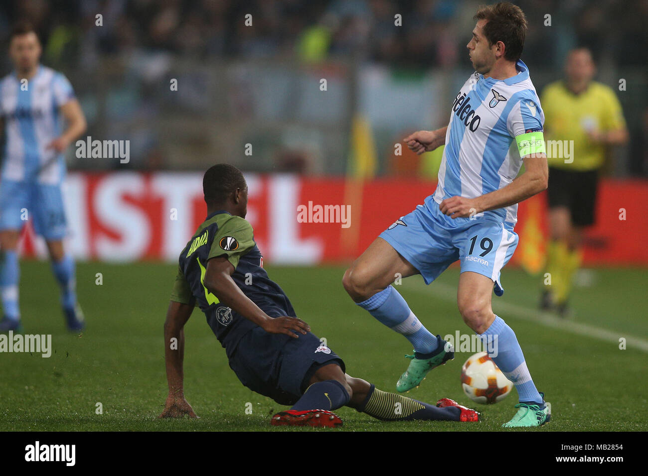 05.04.2018. Stadio Olimpico, Rome, Italie. Ligue de l'Uefa SS Lazio vs FC Salzburg.HALDARA ET LULIC en action pendant le match S.S. Lazio vs Salzburg au Stadio Olimpico à Rome. Banque D'Images