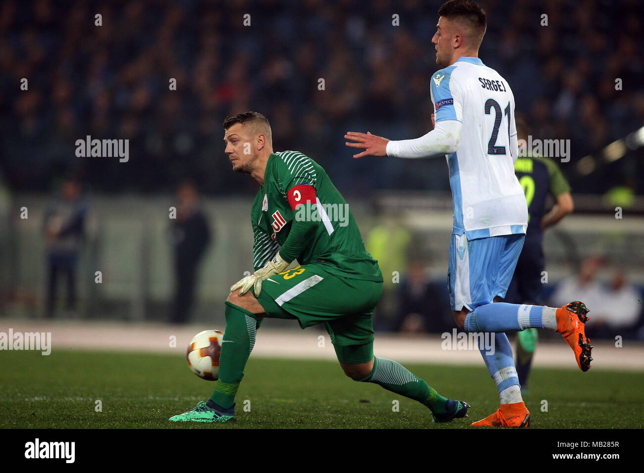 05.04.2018. Stadio Olimpico, Rome, Italie. Ligue de l'Uefa SS Lazio vs FC Salzburg. ALEXANDER WALKE en action pendant le match S.S. Lazio vs Salzburg au Stadio Olimpico à Rome. Banque D'Images