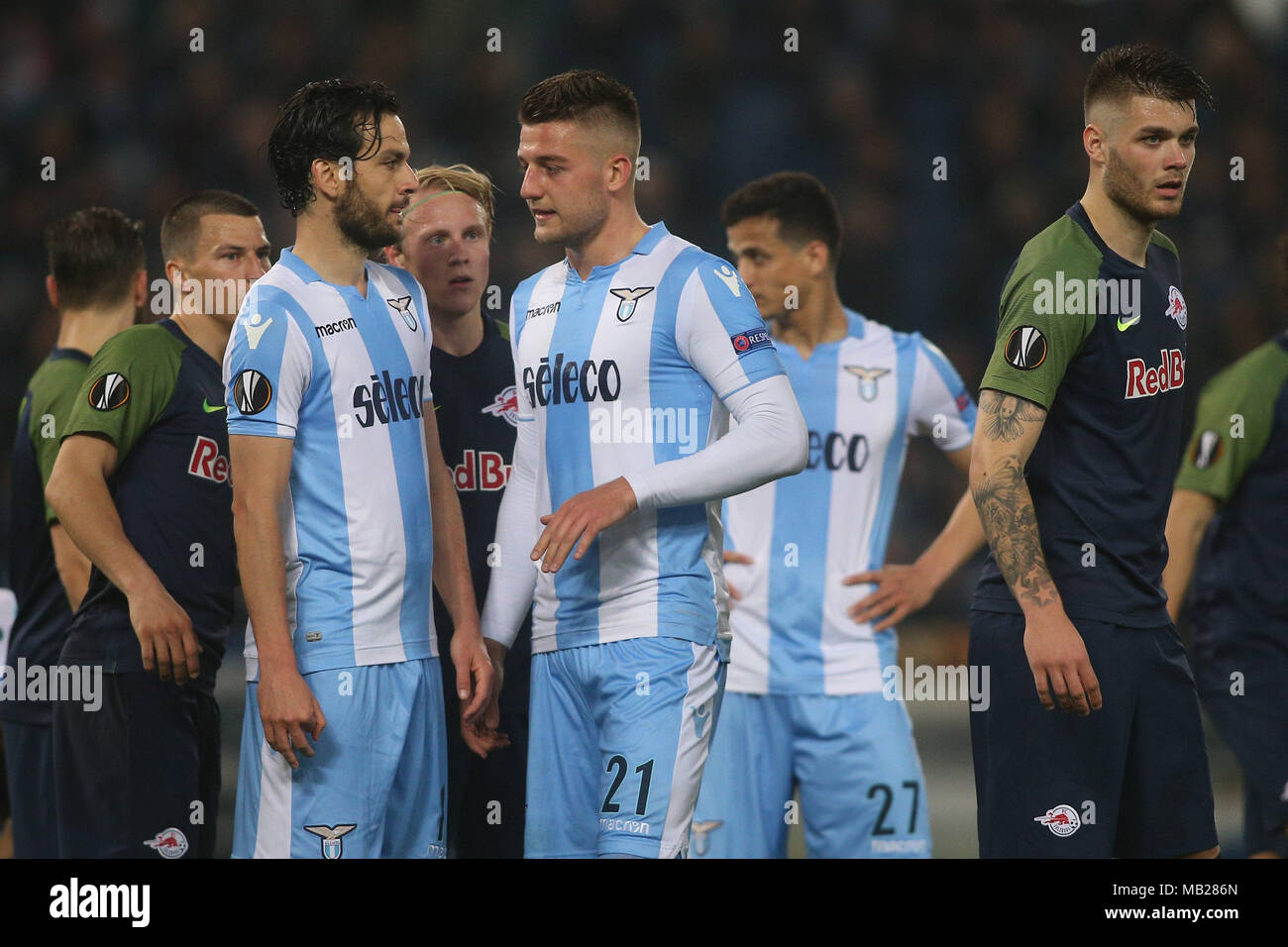 05.04.2018. Stadio Olimpico, Rome, Italie. Ligue de l'Uefa SS Lazio vs FC Salzburg. SAVIC ET PAROLO en action pendant le match S.S. Lazio vs Salzburg au Stadio Olimpico à Rome. Banque D'Images