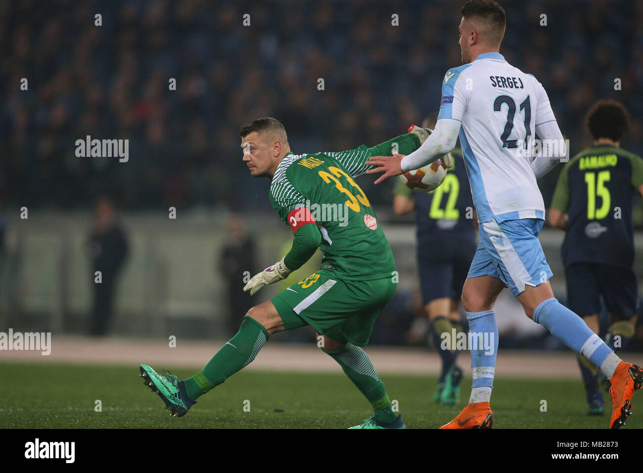 05.04.2018. Stadio Olimpico, Rome, Italie. Ligue de l'Uefa SS Lazio vs FC Salzburg. ALEXANDER WALKE en action pendant le match S.S. Lazio vs Salzburg au Stadio Olimpico à Rome. Banque D'Images