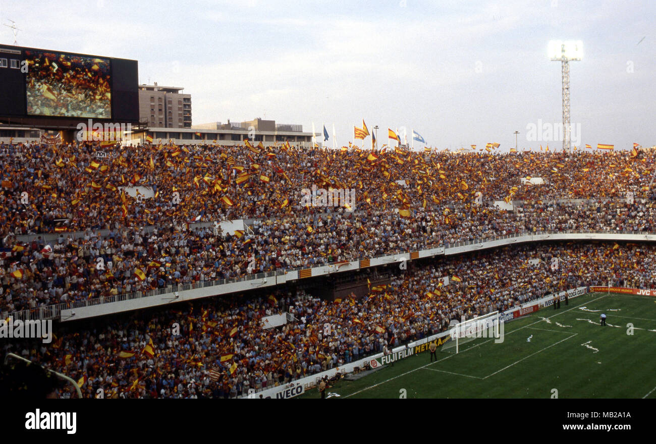 Coupe du Monde FIFA 1982 - Espana (Espagne 1982) 20.6.1982, Estadio Luis Casanova, Valence. Coupe du Monde FIFA 1982, Groupe 5 : Espagne / Yougoslavie. Paniers-stadium au début du match. Banque D'Images