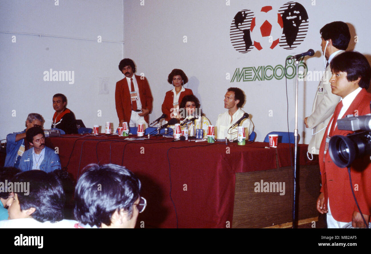 Coupe du Monde FIFA - Mexique 1986 du 29.6.1986, Estadio Azteca, Mexico, D.F. L'Argentine Final v l'Allemagne de l'Ouest. Coach Franz Beckenbauer (Allemagne de l'Ouest) à la conférence de presse d'après-match. Banque D'Images