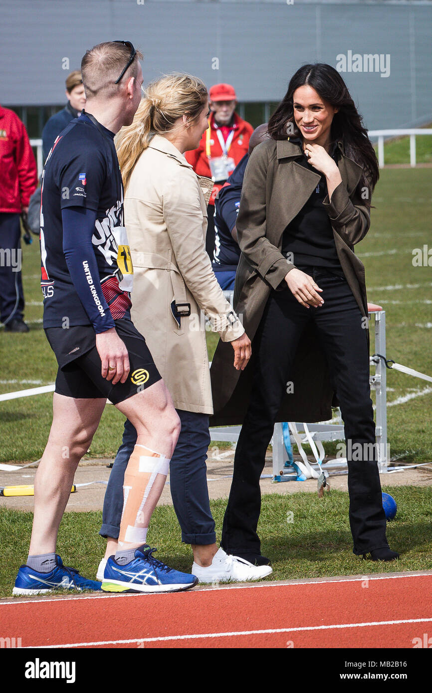 Bath, Royaume-Uni. 06 avril 2018. Le prince Harry et Meghan Markle à l'Université de Bath University Sports Training Village participant à l'équipe britannique pour les Jeux 2018 Invictus. Cette année, l'Invictus Jeux aura lieu à Sydney, en Australie en octobre 2018 Crédit : David Betteridge/Alamy Live News Banque D'Images