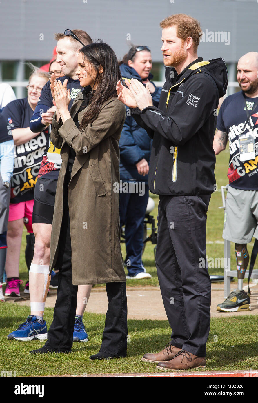 Bath, Royaume-Uni. 06 avril 2018. Le prince Harry et Meghan Markle à l'Université de Bath University Sports Training Village participant à l'équipe britannique pour les Jeux 2018 Invictus. Cette année, l'Invictus Jeux aura lieu à Sydney, en Australie en octobre 2018 Crédit : David Betteridge/Alamy Live News Banque D'Images