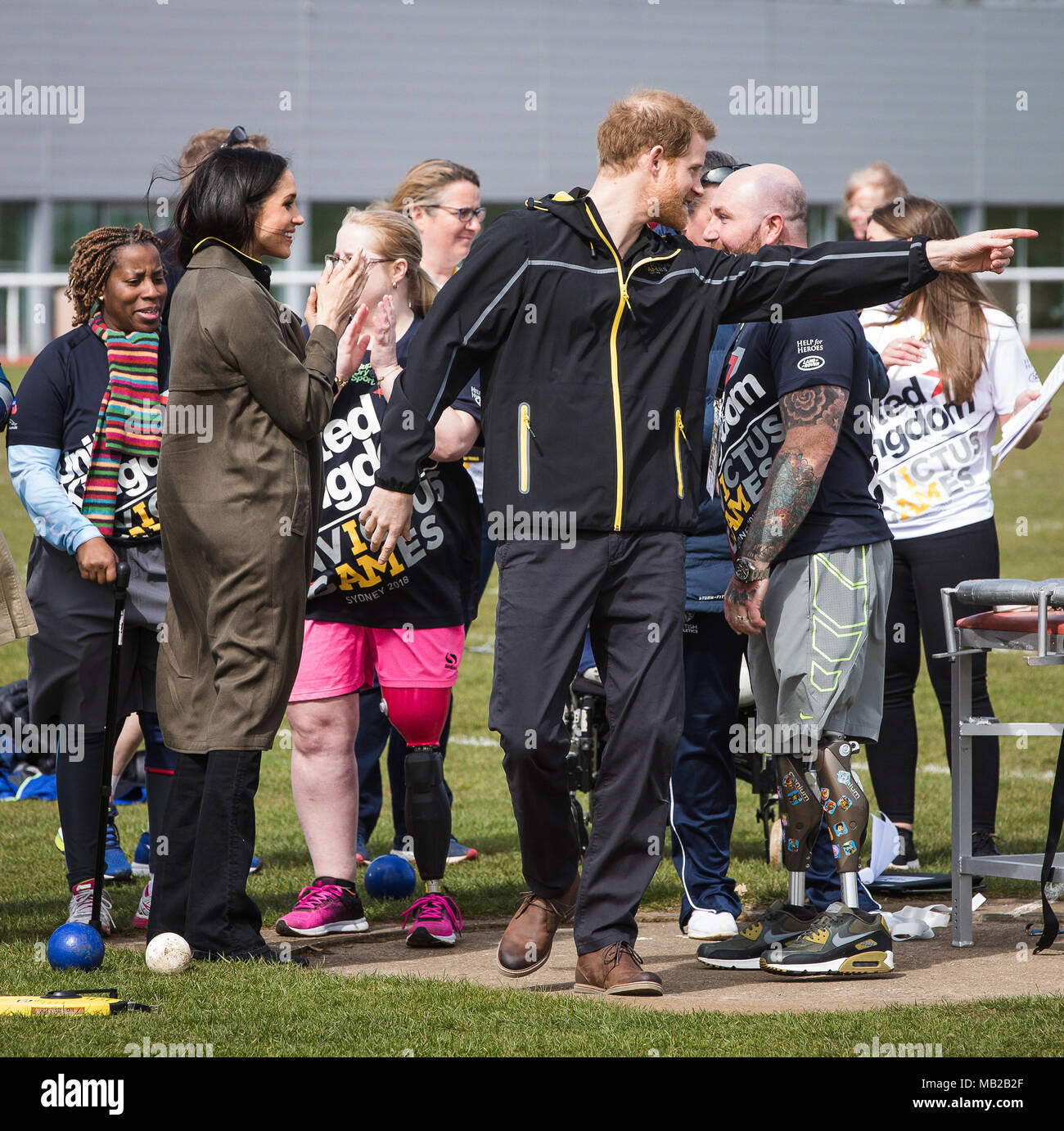 Bath, Royaume-Uni. 06 avril 2018. Le prince Harry et Meghan Markle à l'Université de Bath University Sports Training Village participant à l'équipe britannique pour les Jeux 2018 Invictus. Cette année, l'Invictus Jeux aura lieu à Sydney, en Australie en octobre 2018 Crédit : David Betteridge/Alamy Live News Banque D'Images