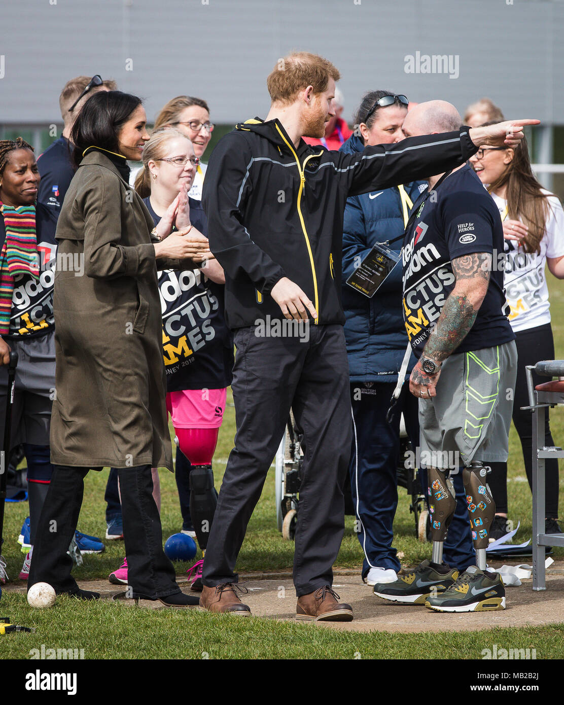 Bath, Royaume-Uni. 06 avril 2018. Le prince Harry et Meghan Markle à l'Université de Bath University Sports Training Village participant à l'équipe britannique pour les Jeux 2018 Invictus. Cette année, l'Invictus Jeux aura lieu à Sydney, en Australie en octobre 2018 Crédit : David Betteridge/Alamy Live News Banque D'Images
