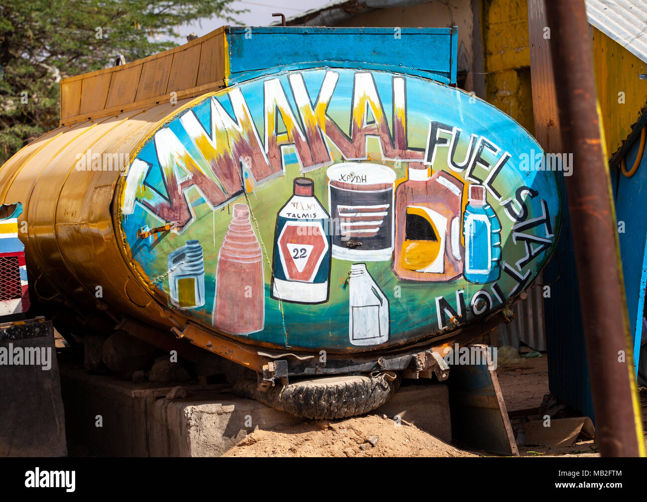 Publicité peinte sur l'arrière d'un camion, Woqooyi Galbeed province, Baligubadle, le Somaliland Banque D'Images