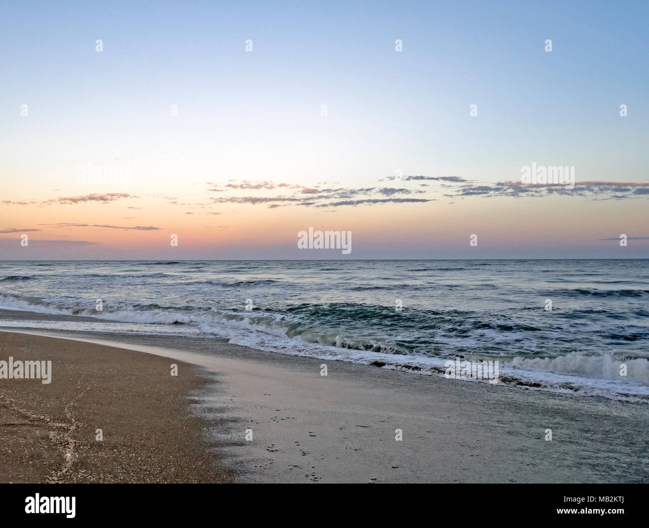 Coucher du soleil sur une plage isolée. Punta del Este, Uruguay Banque D'Images