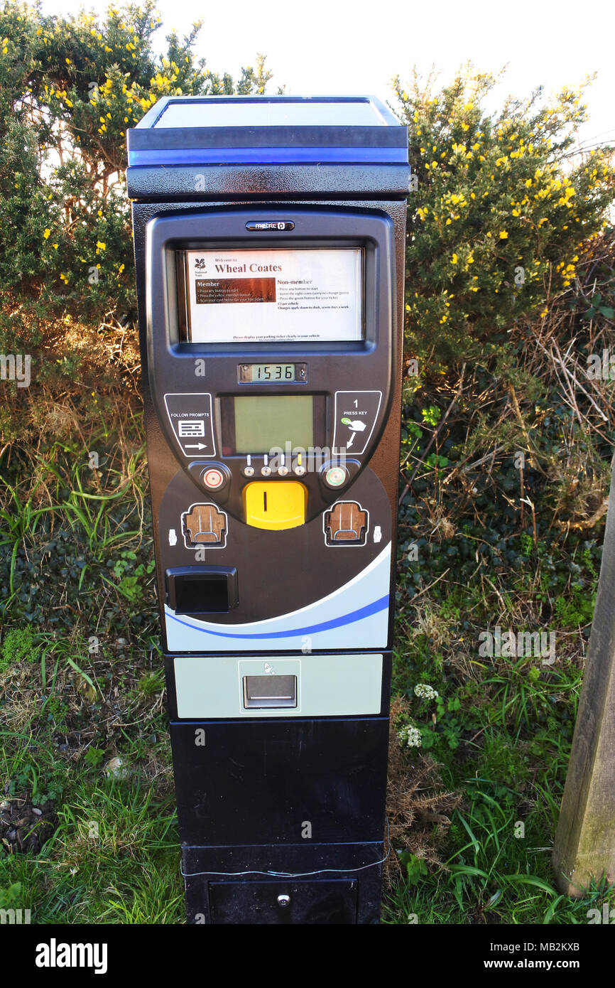 Payer et Afficher la machine dans un parking National Trust - John Gollop Banque D'Images