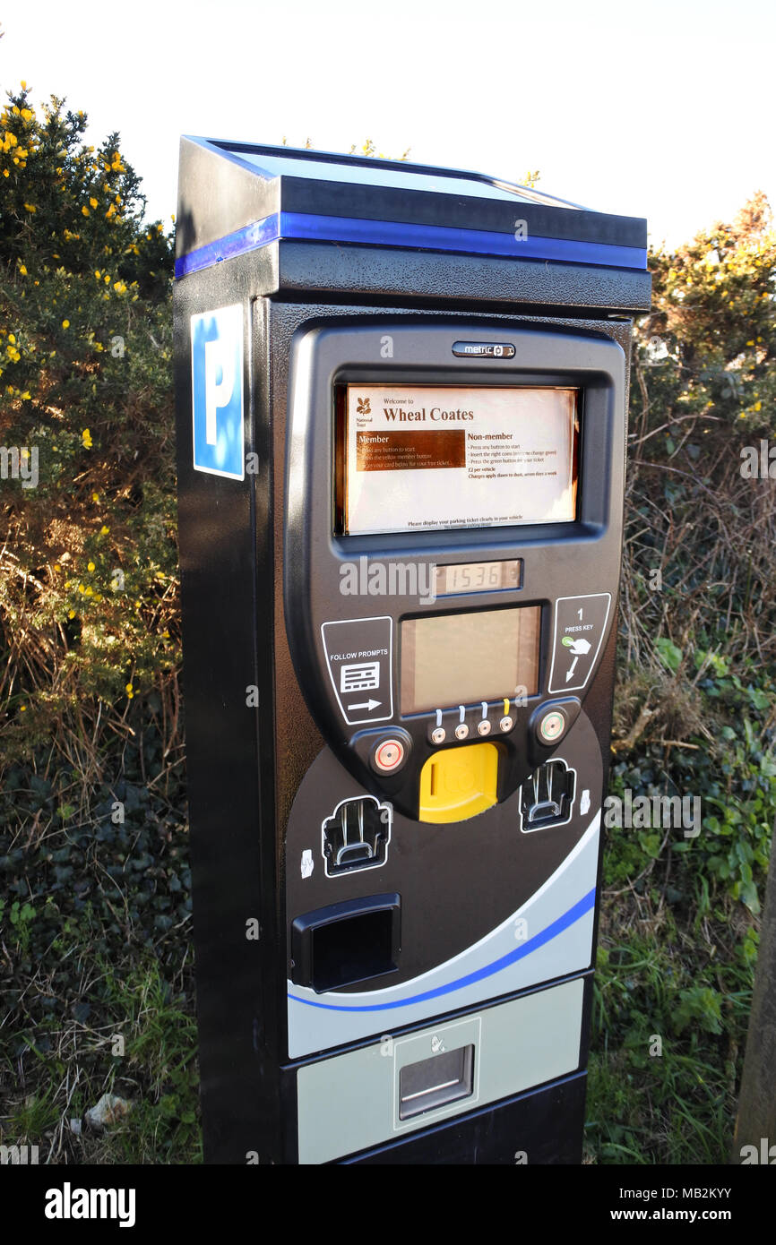 Payer et Afficher la machine dans un parking National Trust - John Gollop Banque D'Images