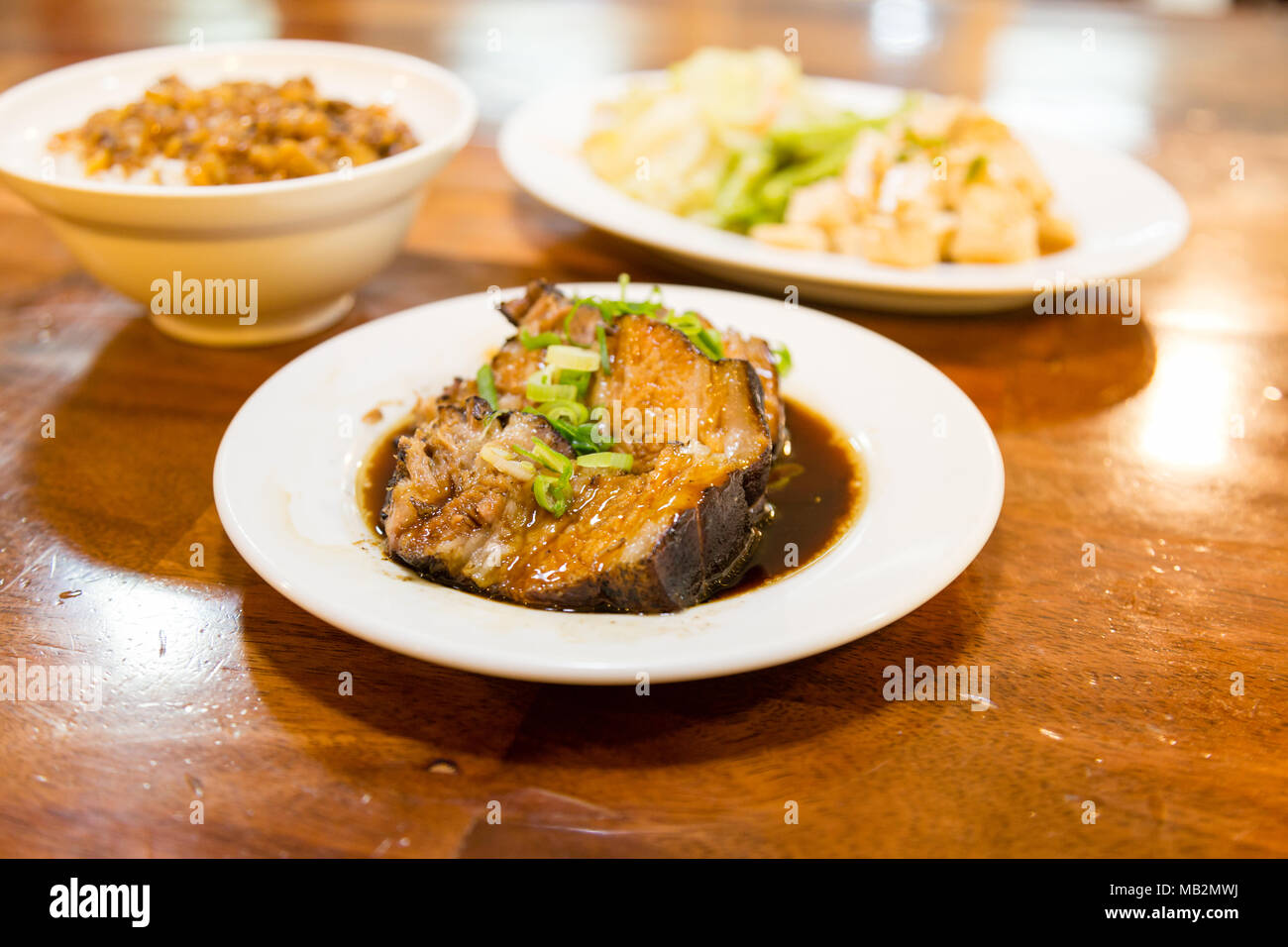 Aliments traditionnels taiwanais, côtelettes de porc, du riz et du tofu Banque D'Images